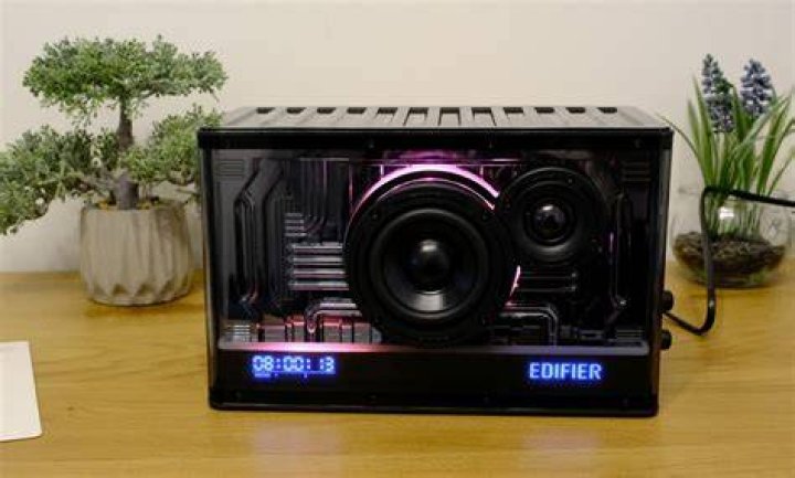 a unique floating speaker on Indiegogo