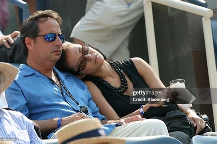 Actor Jon Lovitz, left, and his girlfriend actor Janice Dickinson