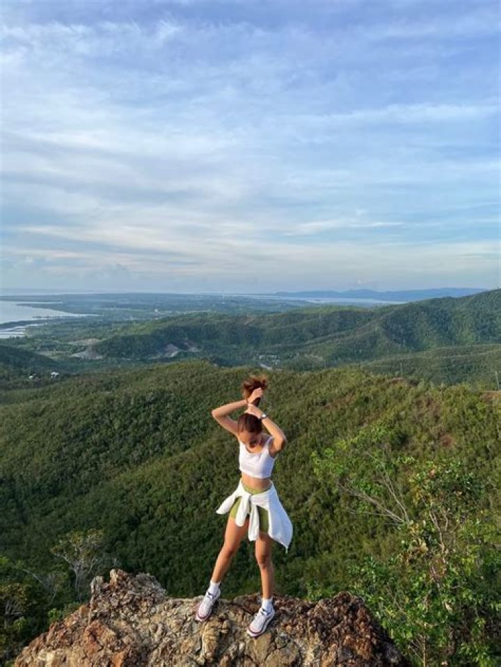 Alexis Raines hiking Alexis Raines hiking
