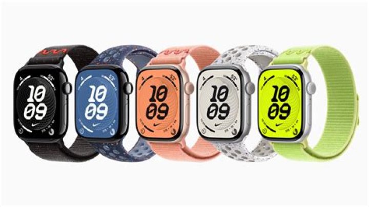 apple watch series 7 press render green leather strap