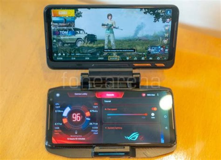 Asus ROG Phone 2 TwinView Dock II on table Asus ROG Phone 2 TwinView Dock II on table