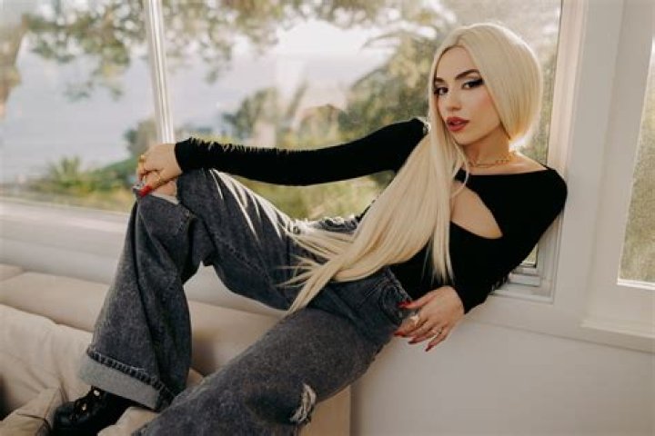 ava max singer height ava max singer height