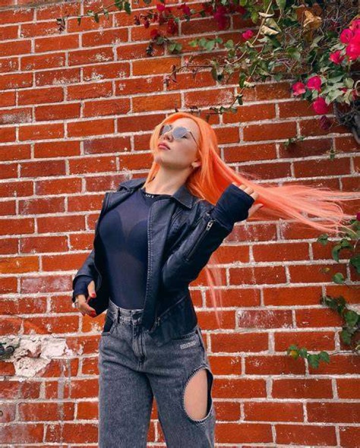 ava max social media