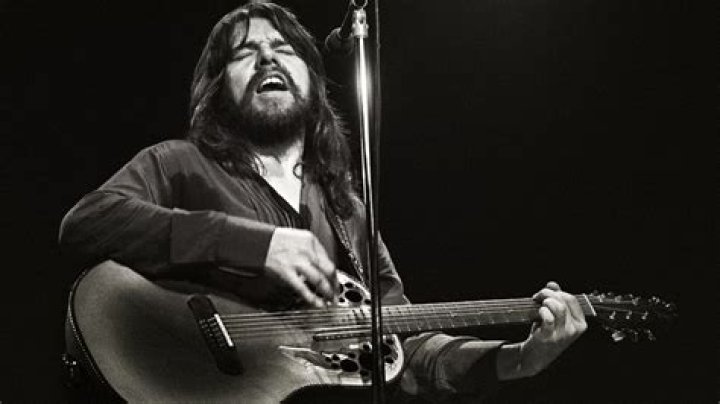 Bob Seger Performs a Moving 'Against The Wind' in 1980 Watch Rolling