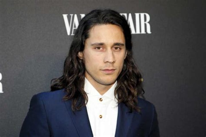 Did Peter Gadiot Ever Get Married To A Wife? His Girlfriends Lists