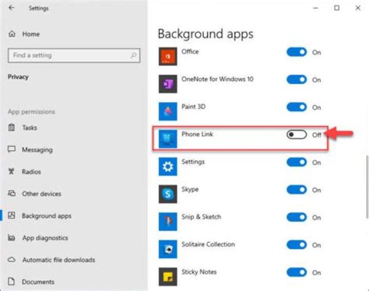 Disable app from running in the background to fix slow internet speed in Windows 11