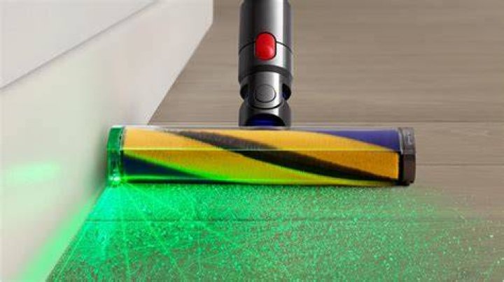Dyson V15 Detect laser fluffy cleaning out dust Dyson V15 Detect laser fluffy cleaning out dust