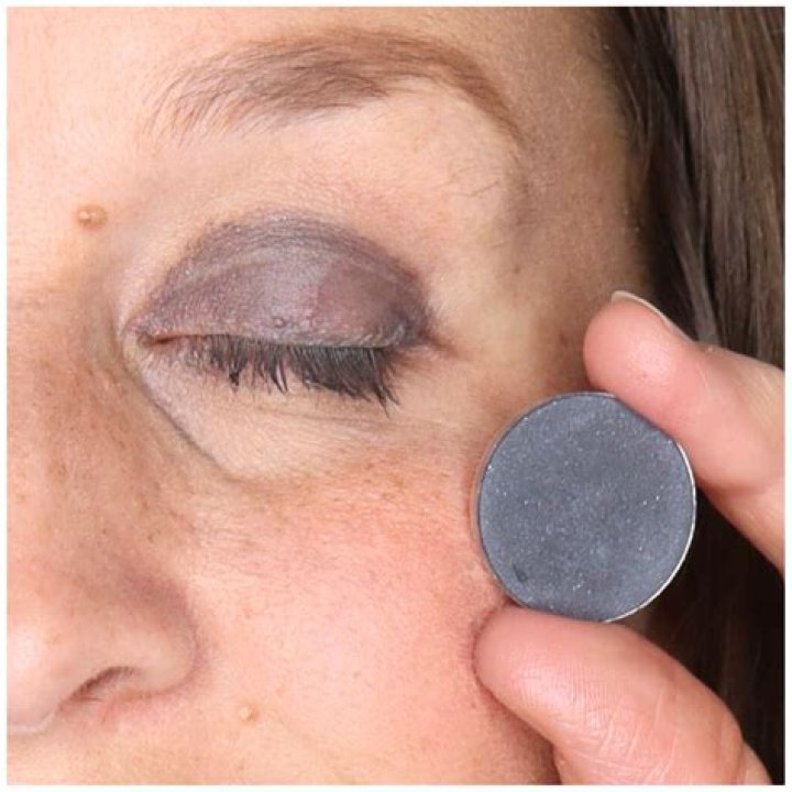 eyeshadow scene