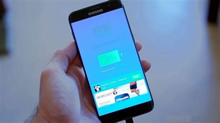 Google bans apps from displaying lock screen ads