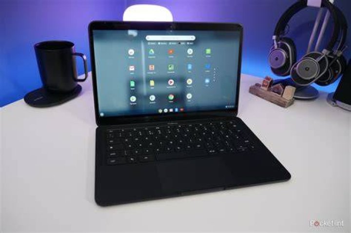 Google Pixelbook Go Review open with pixel 4