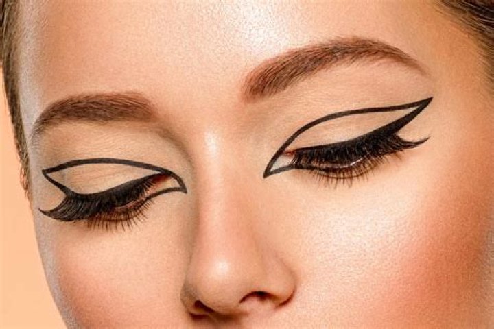 graphic eyeliner