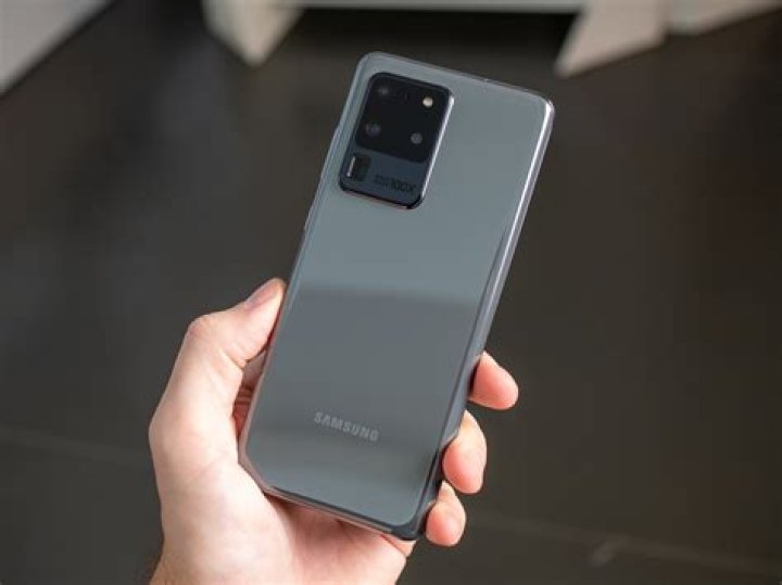 Gray Galaxy S20 Ultra next to Red iPhone
