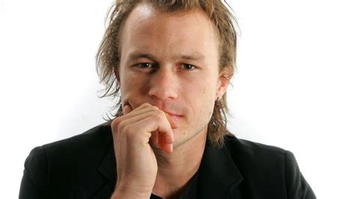 Heath Ledger hand on chin 