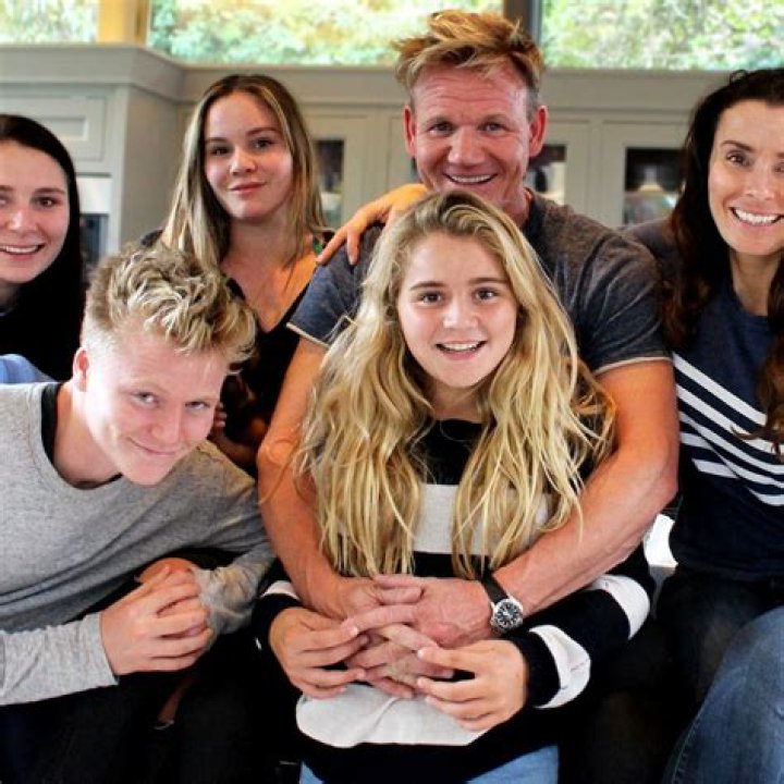 How many kids does former NFL star AJ Hawk have? The US Sun