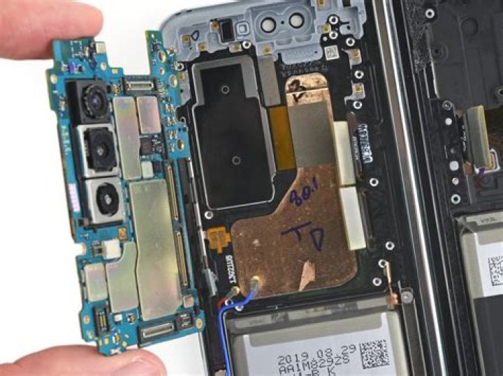iFixit Samsung Galaxy Fold Teardown 1 iFixit Galaxy Fold Teardown 1