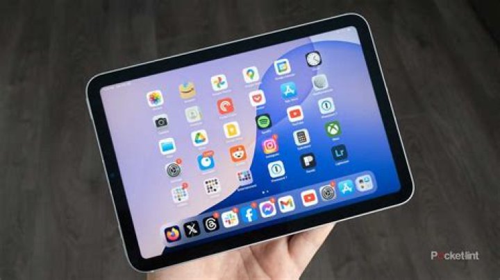 iPad Mini 2021 landscape in hand iPad Mini 2021 landscape in hand