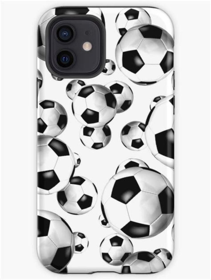 iPhone SE base soccer ball zoom