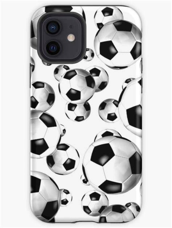 iPhone SE full soccer ball zoom