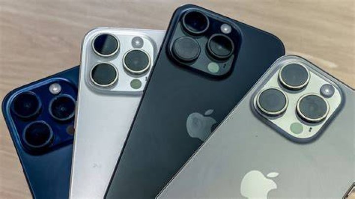 iphone se camera plant iPhone SE rear showing camera with a green plant in the foreground