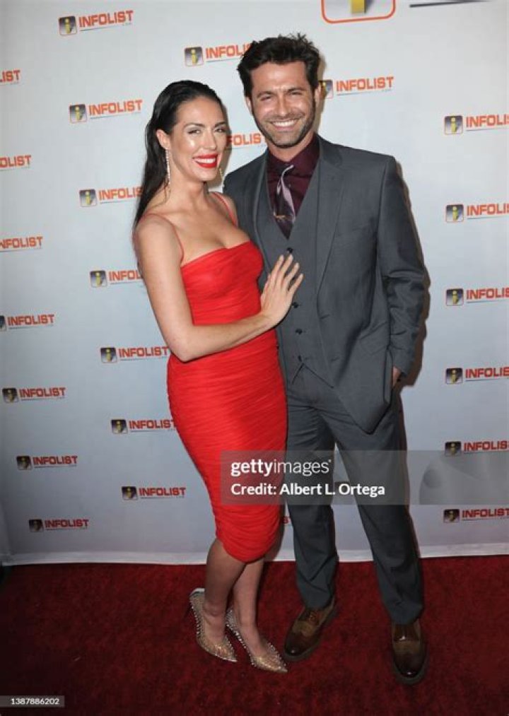 Is Jonathan Stoddard Married?