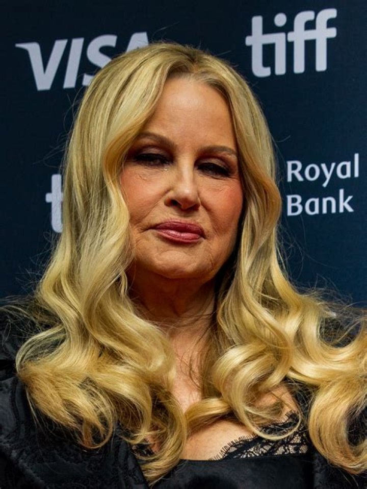 Jennifer Coolidge poses at the red carpet of The White Lotus season 2 premiere