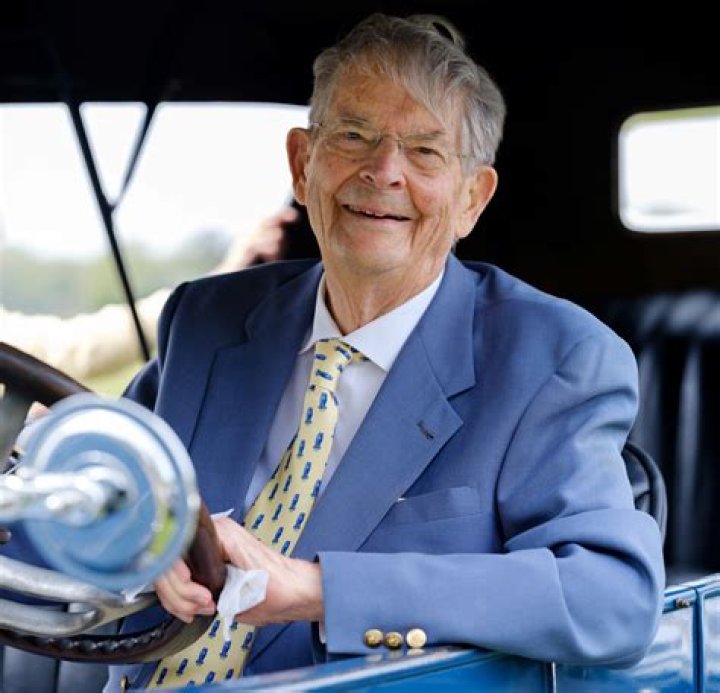 John E Dupont Net Worth