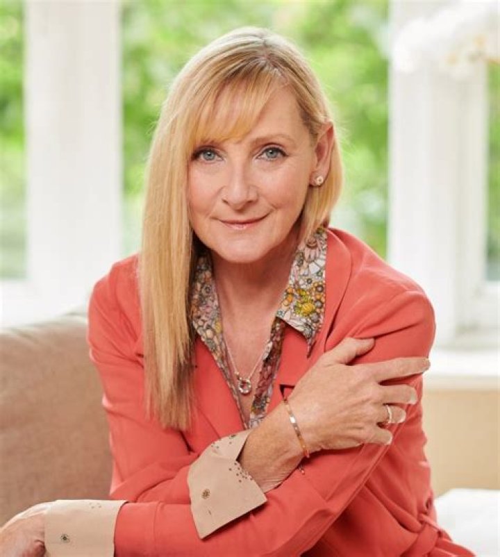 Lesley Sharp Biography, Height & Life Story Super Stars Bio