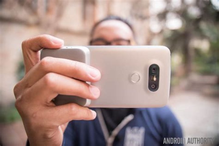 LG G5 camera module demonstration