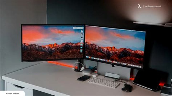 Make sure that both monitors are using the same resolution