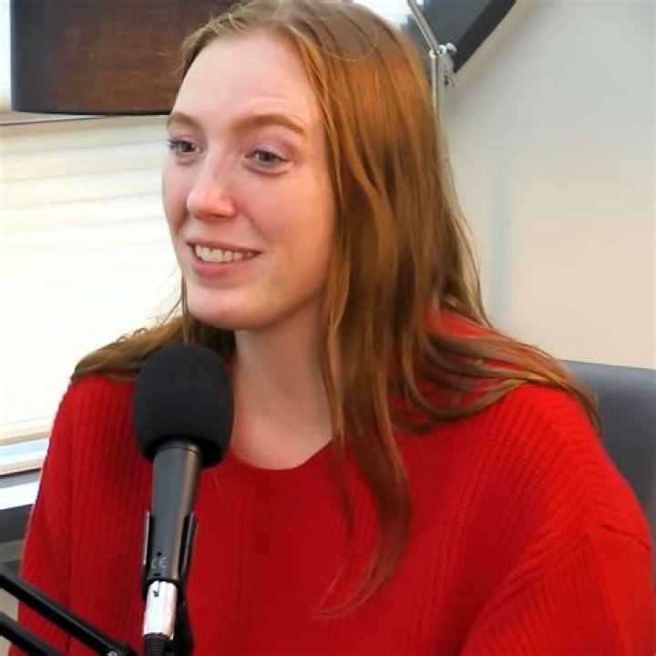 Michelle Phillips interviewed in Spanish