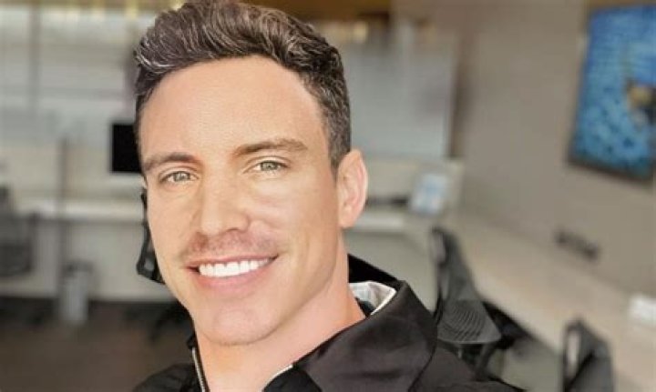 Model Jeff Thomas dies