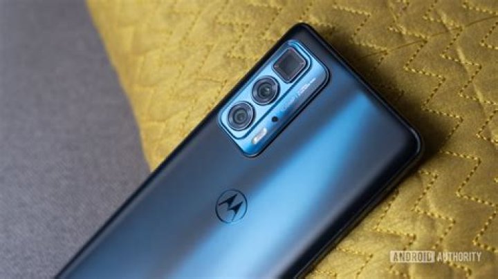 Moto Edge 20 Pro zoomed in on camera
