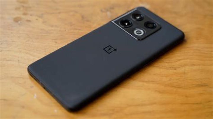 OnePlus 10 Pro rear profile OnePlus 10 Pro rear profile