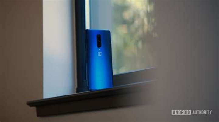 OnePlus 7 Pro in window OnePlus 7 Pro in window