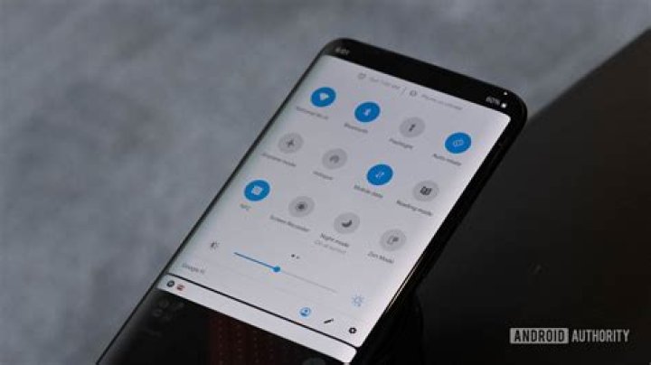 OnePlus 7 Pro notification shade macro