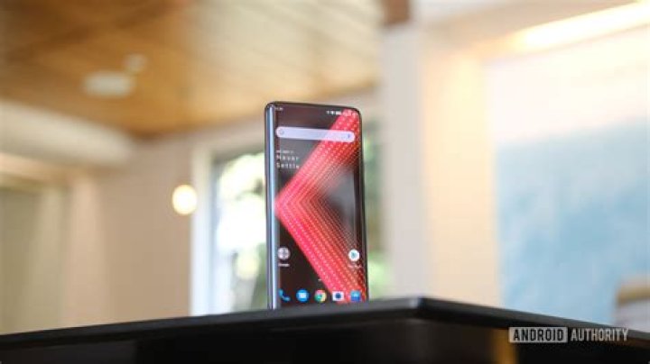 OnePlus 7 Pro screen upright on table OnePlus 7 Pro screen upright on table