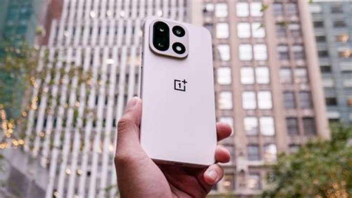 OnePlus 7 sample photo group selife OnePlus 7 sample photo group selife