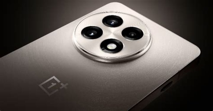 OnePlus and McLaren are working on a follow-up to the OnePlus 6T McLaren Edition.