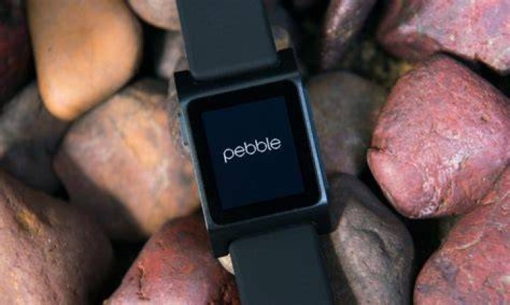 pebble time round review aa (27 of 28) Pebble watch back side