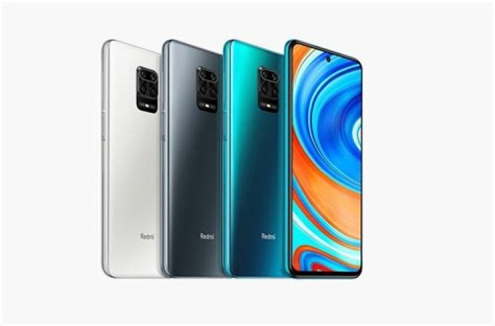 Redmi Note 9 Pro in hand with camera