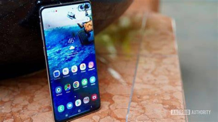 Samsung Galaxy S10 left profile Samsung Galaxy S10 left profile
