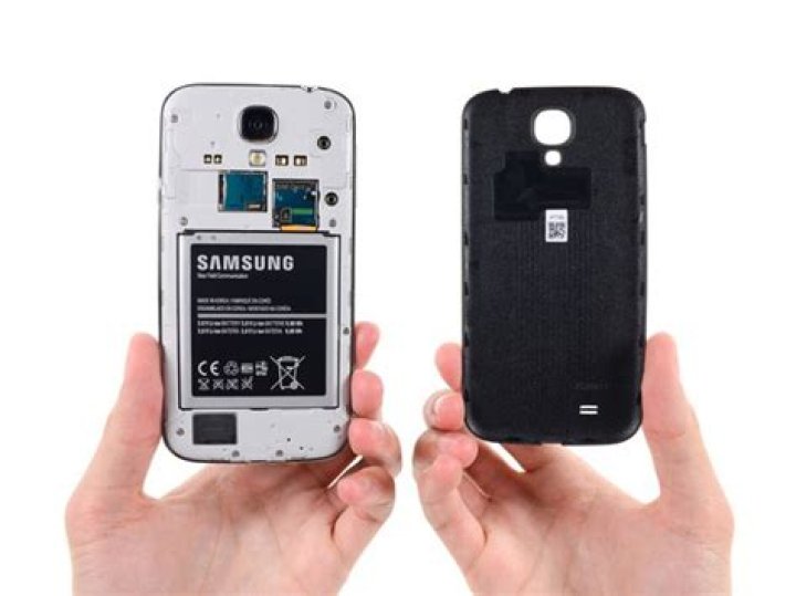 samsung galaxy s4 back in hand aa