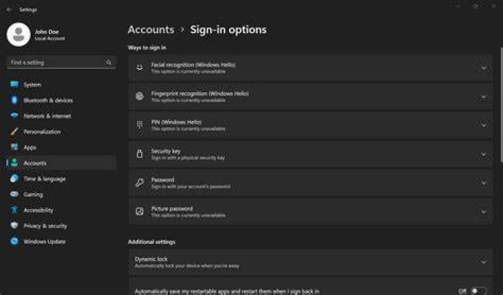 sign in options customize lock screen windows 11