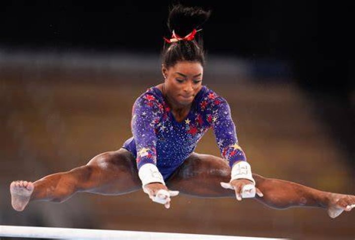 Simone Biles Height Weight Image to u