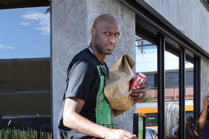 	Slurring Lamar Odom attempts freestyle rap	