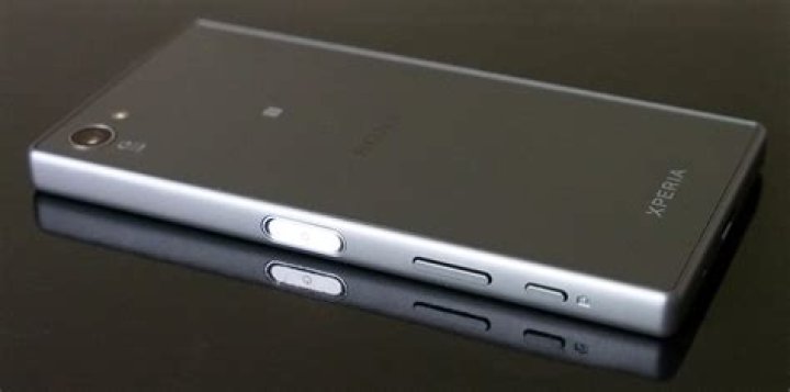 Sony Xperia 1 II taking a photo Sony Xperia 1 II taking a photo