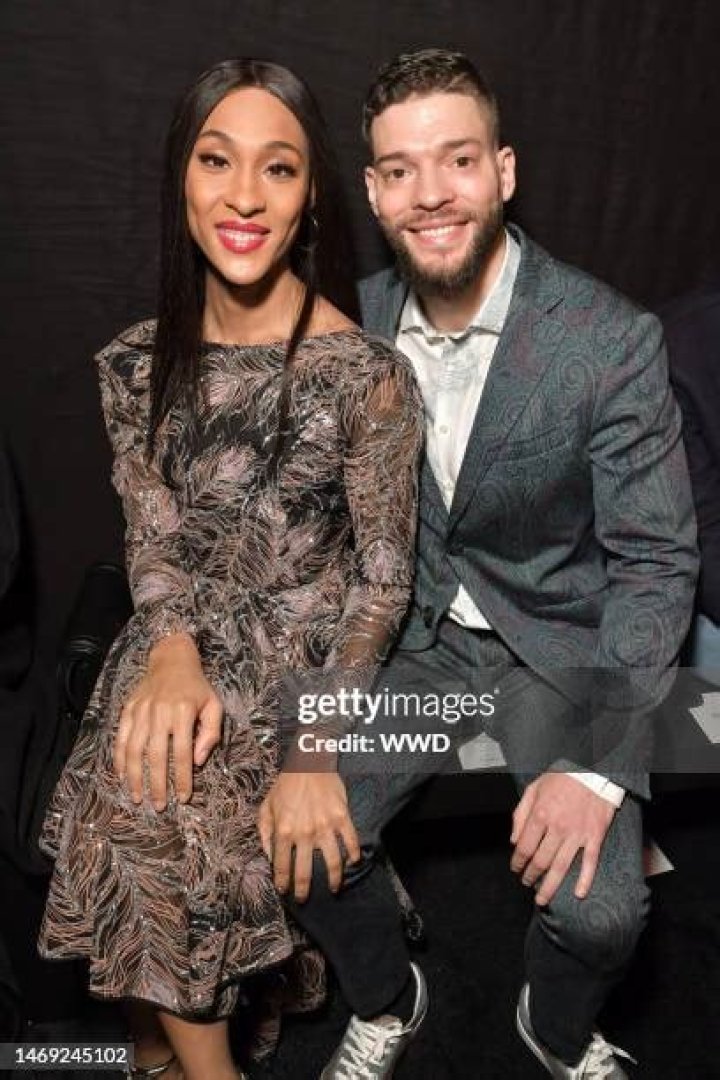 Stephen and Mj Rodriguez pose for a selfie 
