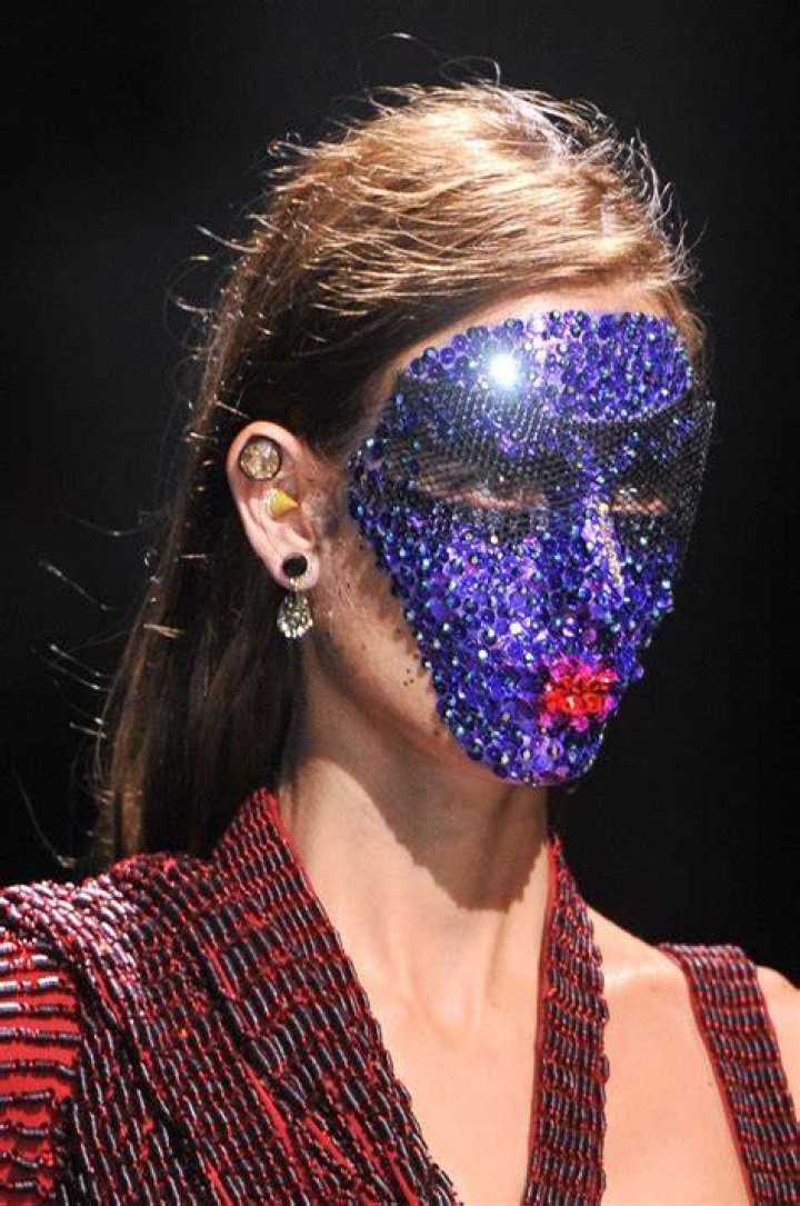 STYLECASTER | form-fitting face mask