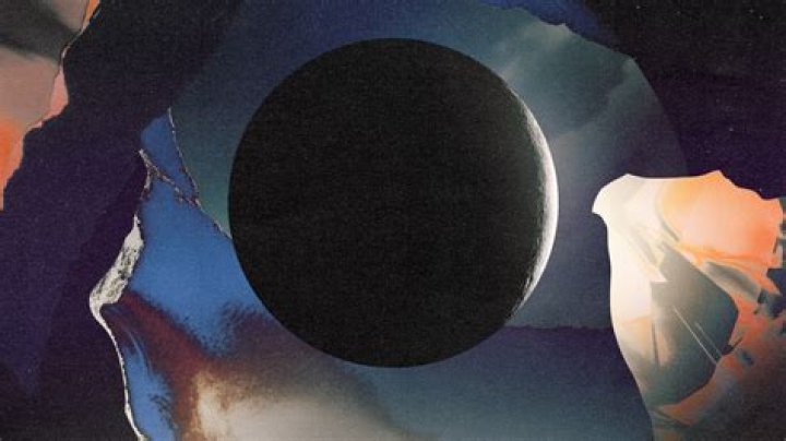 StyleCaster | How the New Moon of May 2023 Will Affect Each Zodiac Sign's Horoscope