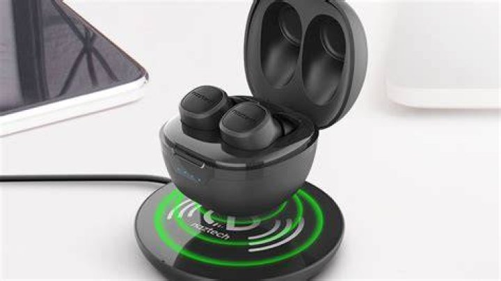 JLab_JBuds Air Executive-2_case open earbuds charging The earbuds in the charging case with the case open.